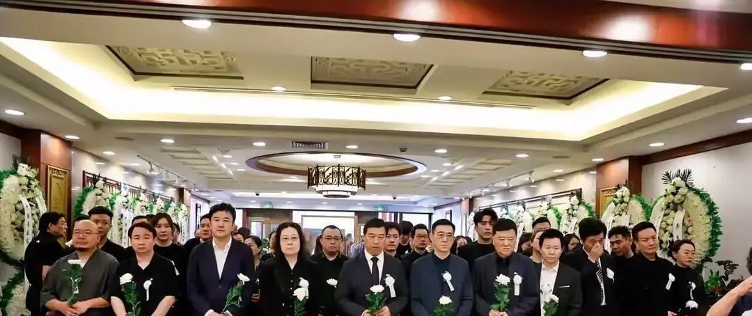 37岁，跟癌症死磕了整整五年，走之前三个月还化着妆登台唱完了最后一首歌。
这事儿