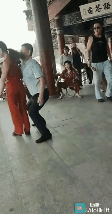 终于找到了一个好舞伴，年轻，漂亮，活泼，灵动，一切都在按他的预想进行，男人好不得