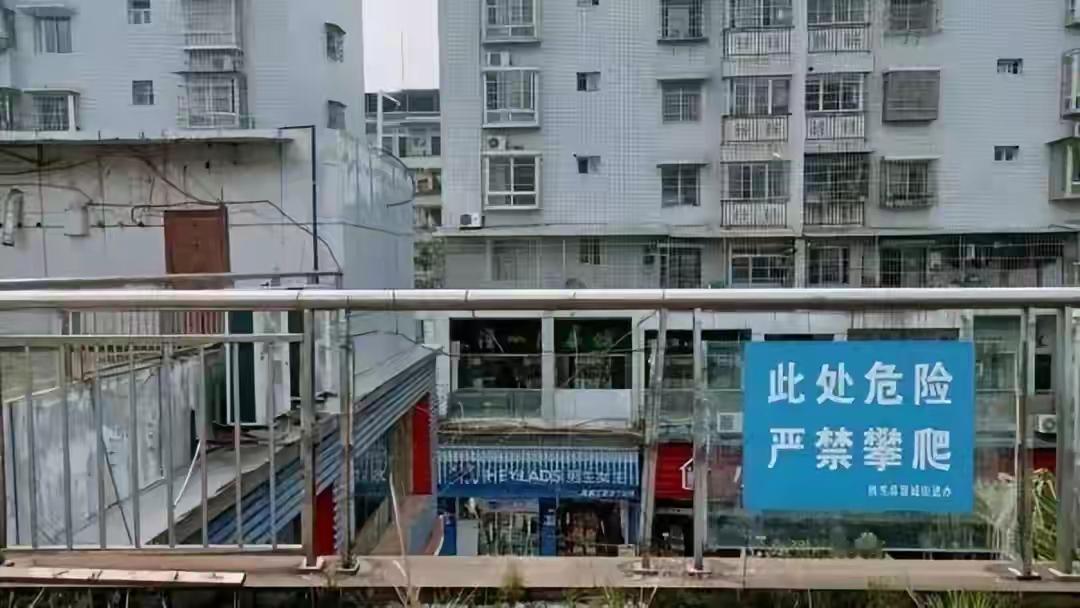 一场醉酒聚会夺走年轻生命，87户业主被告上法庭，网友：这锅冤不冤？你怎么看？
