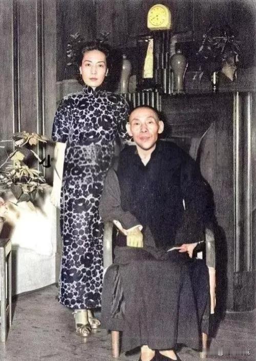 章士钊与孟小冬关系好，其太太与孟也要好。章曾写诗给孟，还想劝孟回内地，是为拉杜月