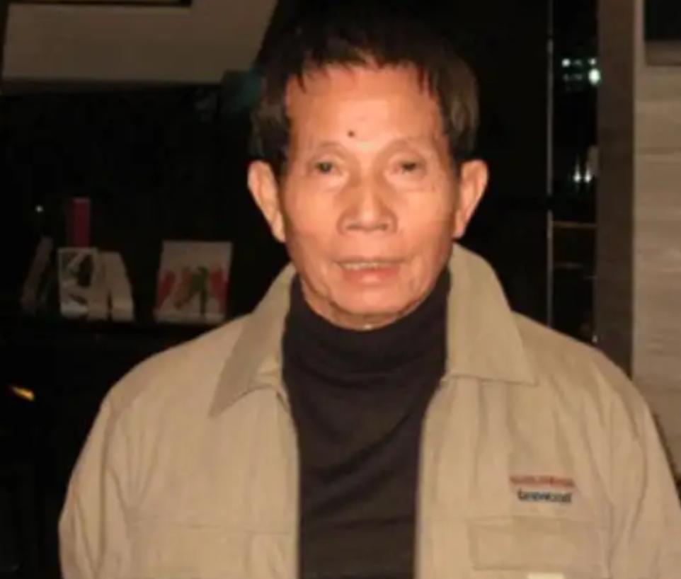 2001年，67岁的香港著名武术指导刘家良，提前结束工作回到家时，发现37岁的妻