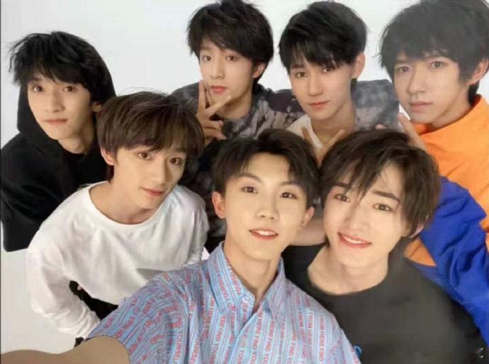 #最癫站姐#  时代少年团解散前最后一场演唱会，你最期待谁的舞台表现？[doge
