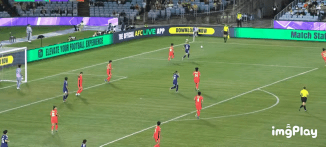 日本女足精湛的脚下技术踢女足亚洲杯简直是降维打击。

日本女足对阵韩国女足的半决