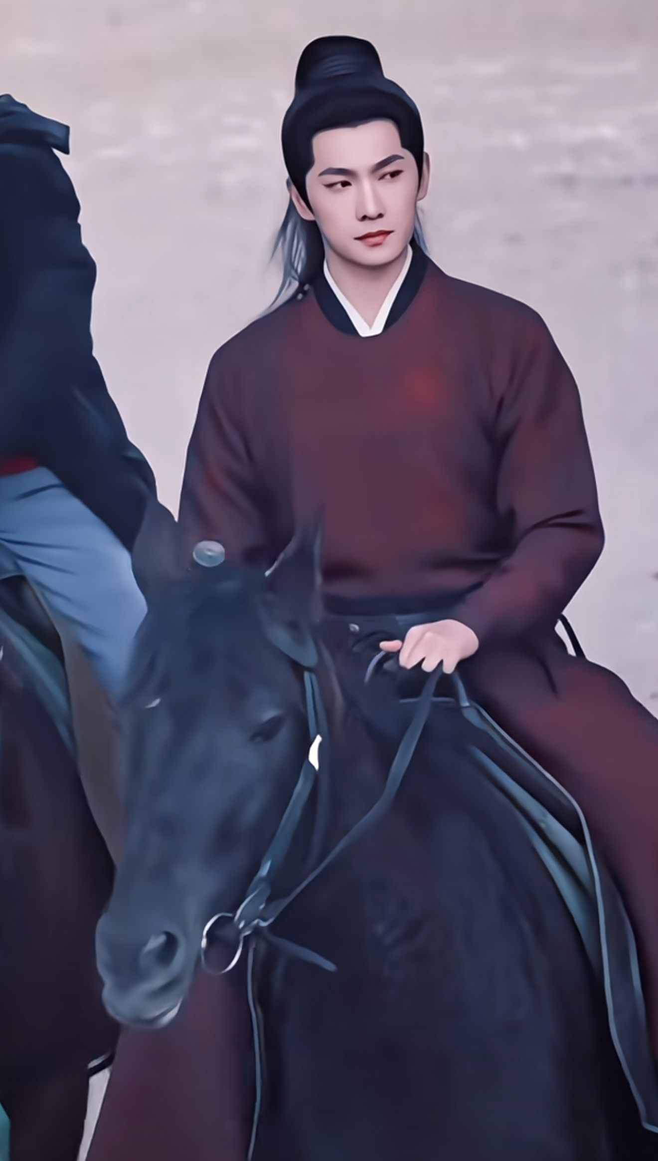 杨洋鲜衣怒马少年郎杨洋一款回甘感型选手 他的古装有种奇怪的魔力，看一眼觉得好看，