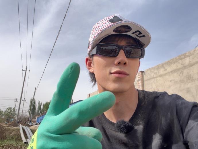 鹭卓猛猛干的一天、鹭卓忘记戴面罩仿佛喝了二斤沙谁能拒绝猛猛干还带点迷糊的鹭卓！忘