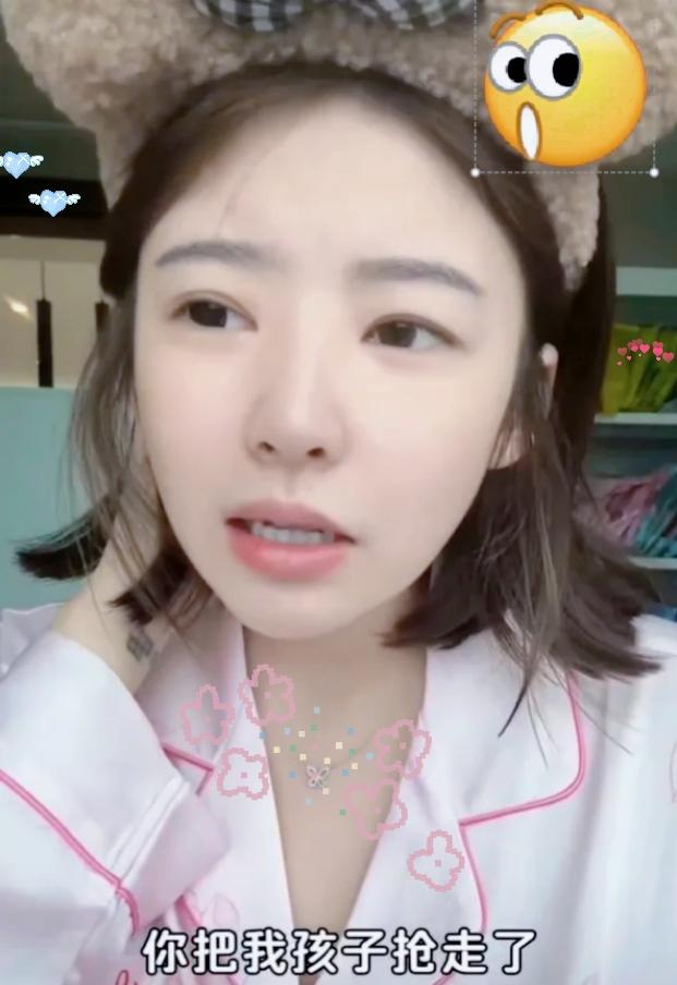 王思聪的孩子妈黄一鸣在直播间哭诉，孩子被抢走了，崩溃到说自己都快扛不住了。之前就