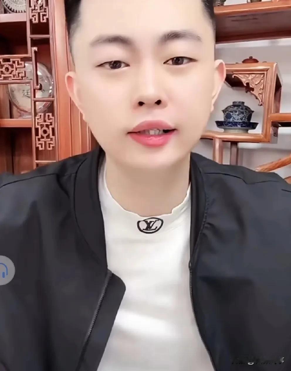 小胖表示，巴扎黑把流量做起来甩给媳妇小冠军变现！

         聊巴扎黑现