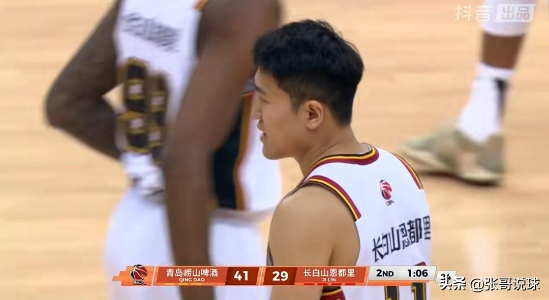 吉林队如果这么打下去的话，就没有必要留四个外援了，就两个外援对付玩就行了，留四个