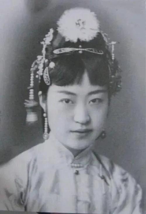 [太阳]张学良的一生有11个情妇，但90岁那年，他回首往事时，却咬牙切齿地说：“