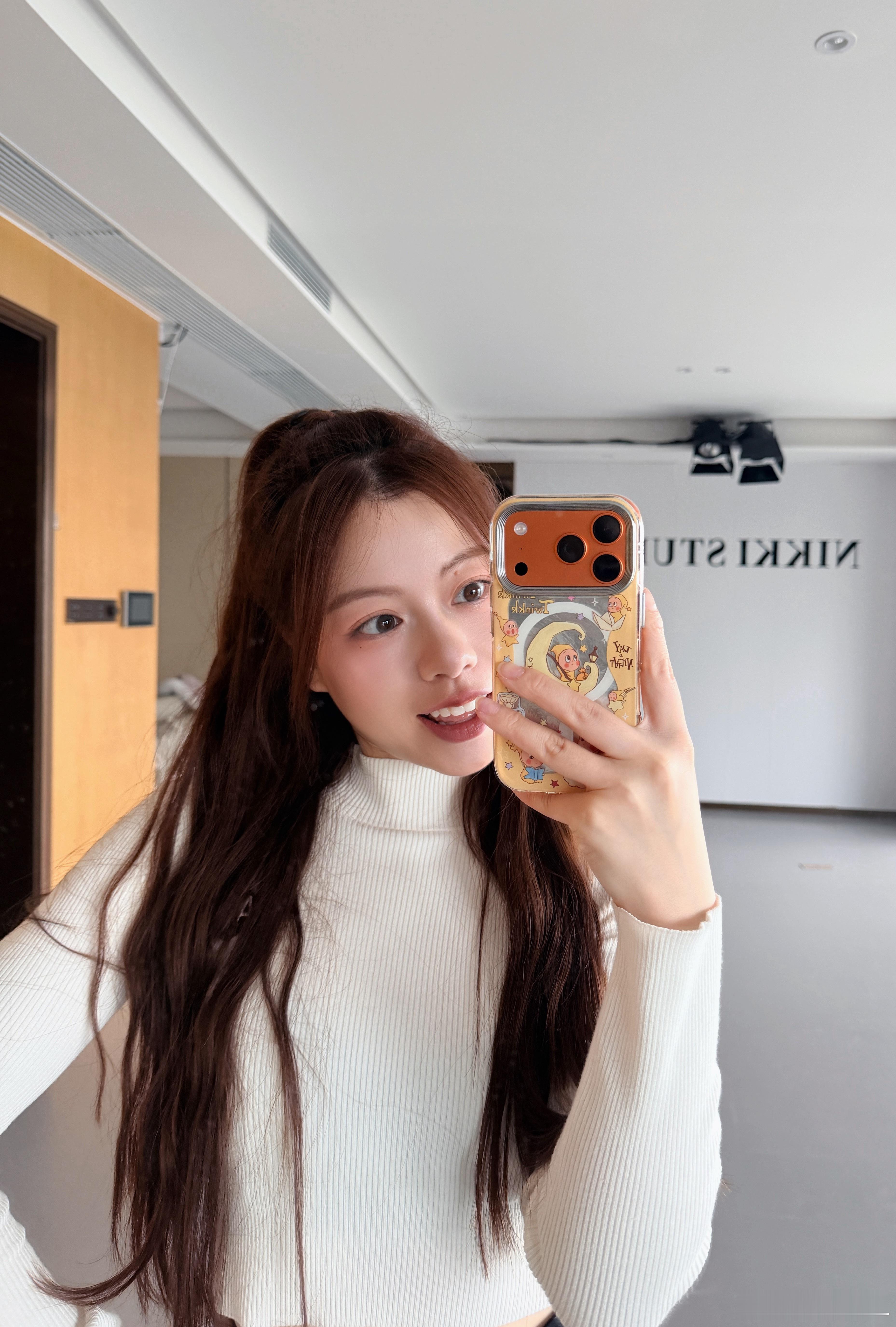 突然发现朋友圈没人晒花了哈哈看来爱情真的是可有可无的东西我们成年人更懂得怎么自己