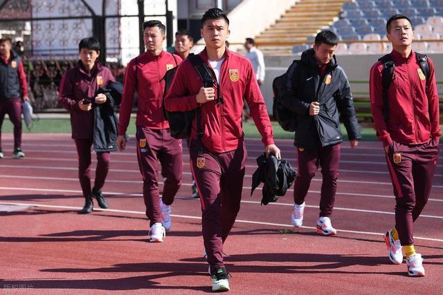 争议！张玉宁当选新国足第一队长，外界议论纷纷，资历效率不出众
　　日前，新一届中