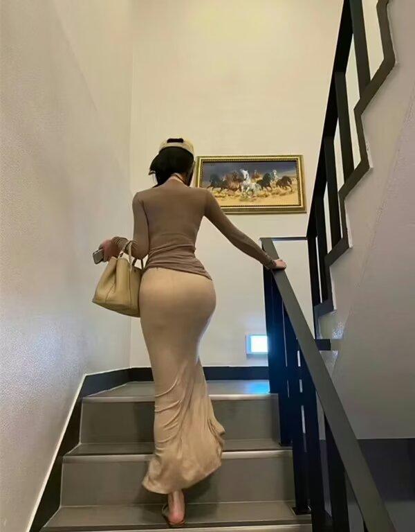 要珍惜年轻，因为，一下子你就变老了； 也要珍惜中年，因为，一不留神，你就一病不起