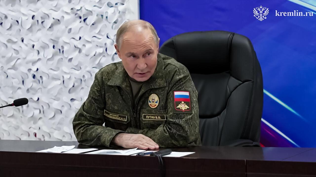 美国支持的方案拟将顿巴斯东部地区移交俄罗斯，泽连斯基呼吁“有尊严的和平”。