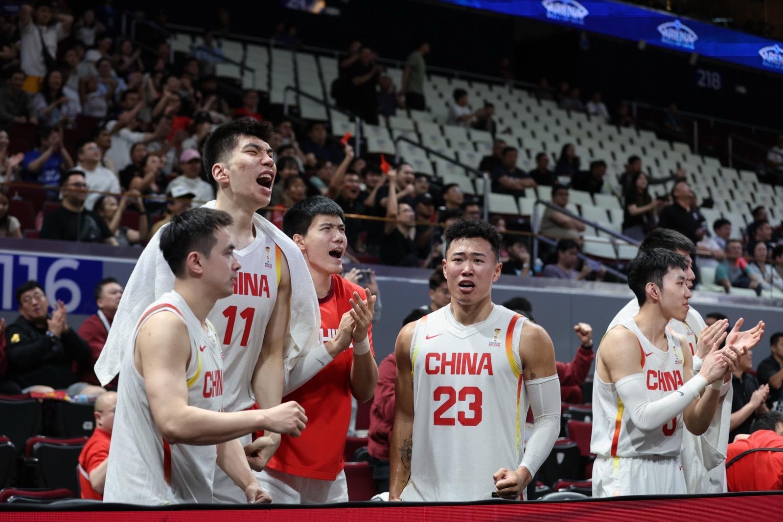 #余嘉豪说一切都值得#  中国男篮世预赛第二窗口期取得两连胜，五次转机，跨越几万