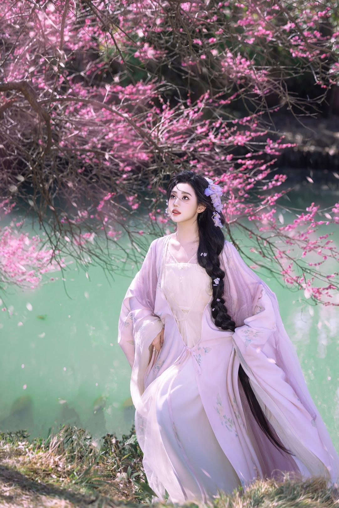 ‘ 许我春朝 ’