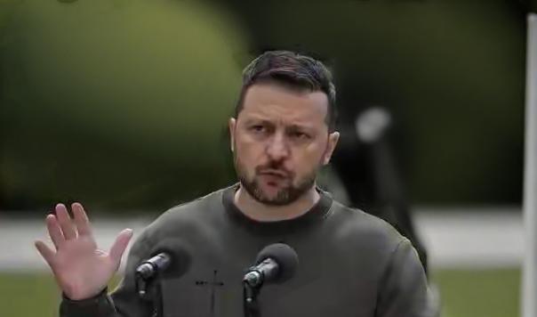 泽连斯基这招太绝了！
 
泽连斯基甩出王炸，直接把乌领土谈判的决定权推给全民公投