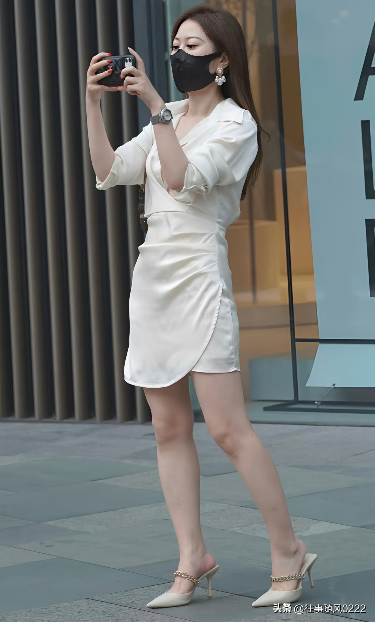优雅白裙穿搭，都市时尚气息