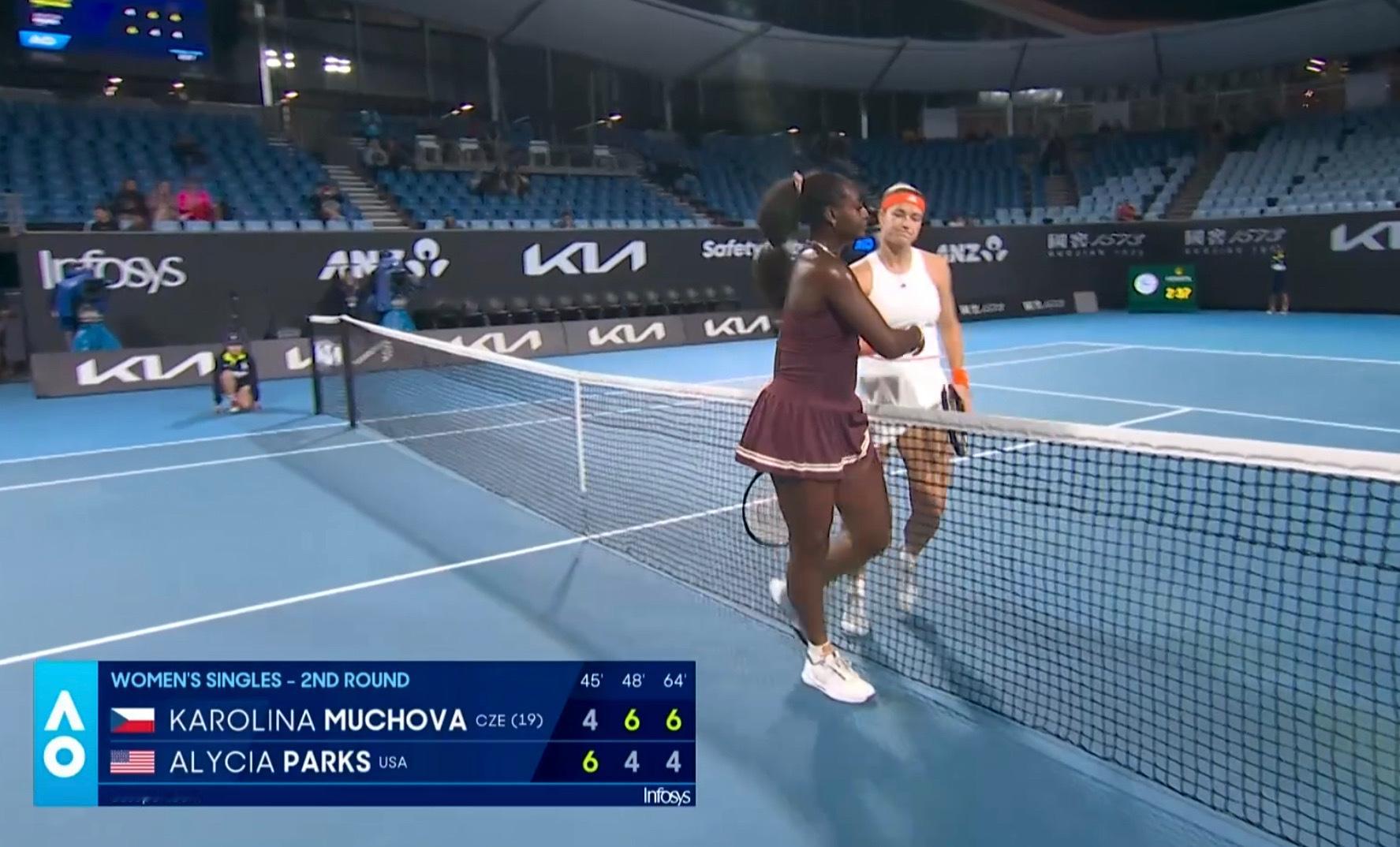 19号种子穆霍娃4-6/6-4/6-4逆转帕克斯，距离高芙又近一步，公园姐离她的