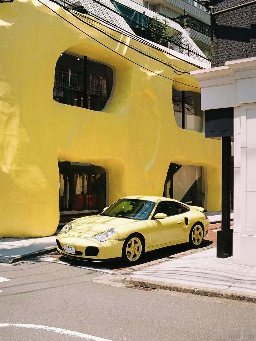 型车街拍 PTS定制 Pastel Yellow 的 996 Turbo，车主连