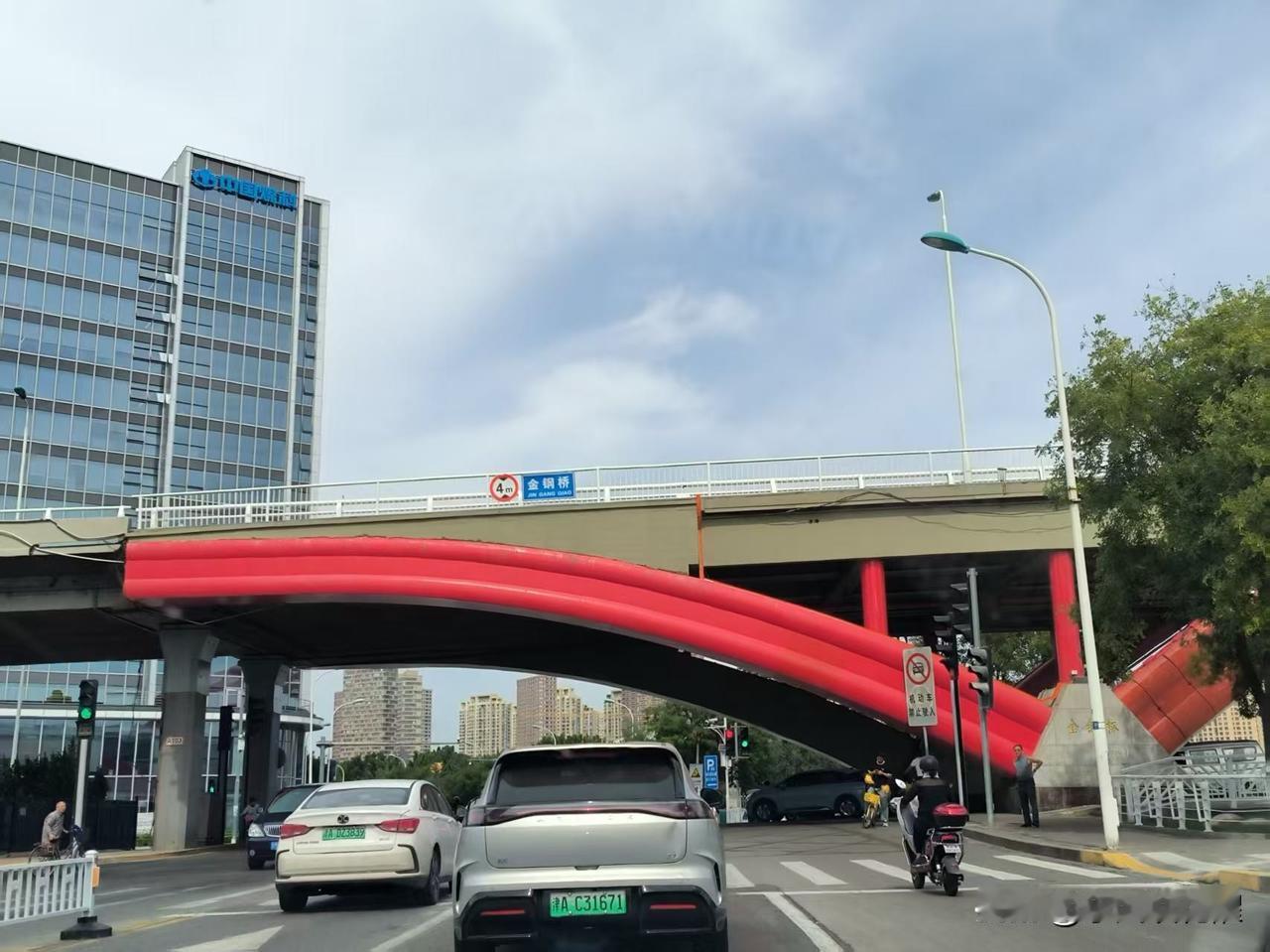 路上的风景，
建筑与桥梁，
天津街景随拍！🚦

秋日生活打卡季 天津城市随手拍