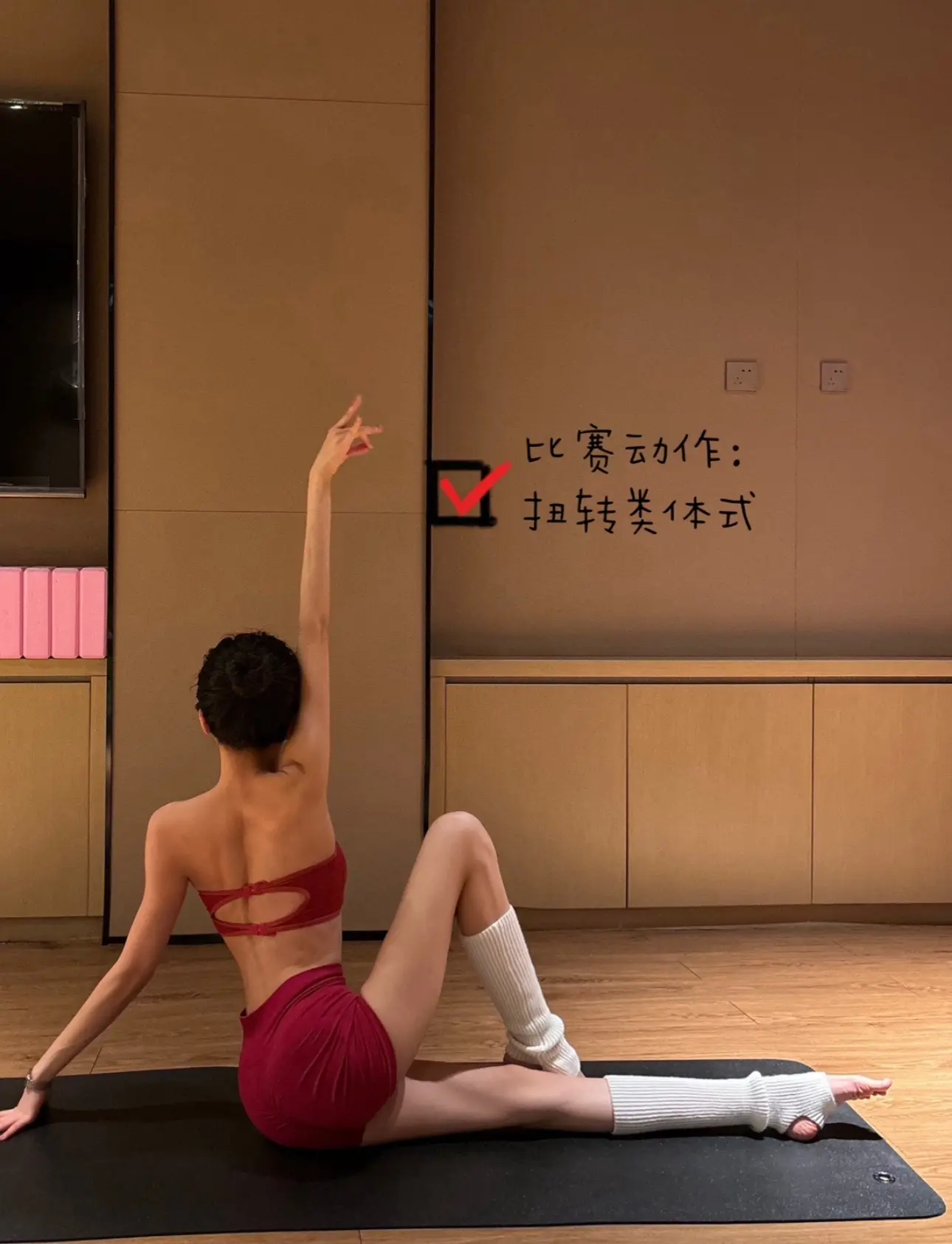 存一些健身房的拍照pose！  身材