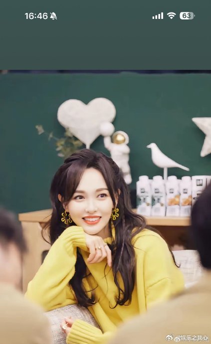 刘大锤说唐嫣罗晋不交集了家人们，最近娱乐圈那可是热闹非凡，狗仔界 “扛把子” 刘