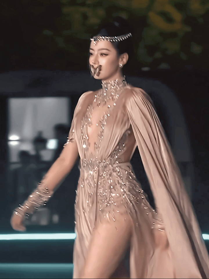 娜扎惊为天人的美 新疆妹子，颜值确实高！ ​​​