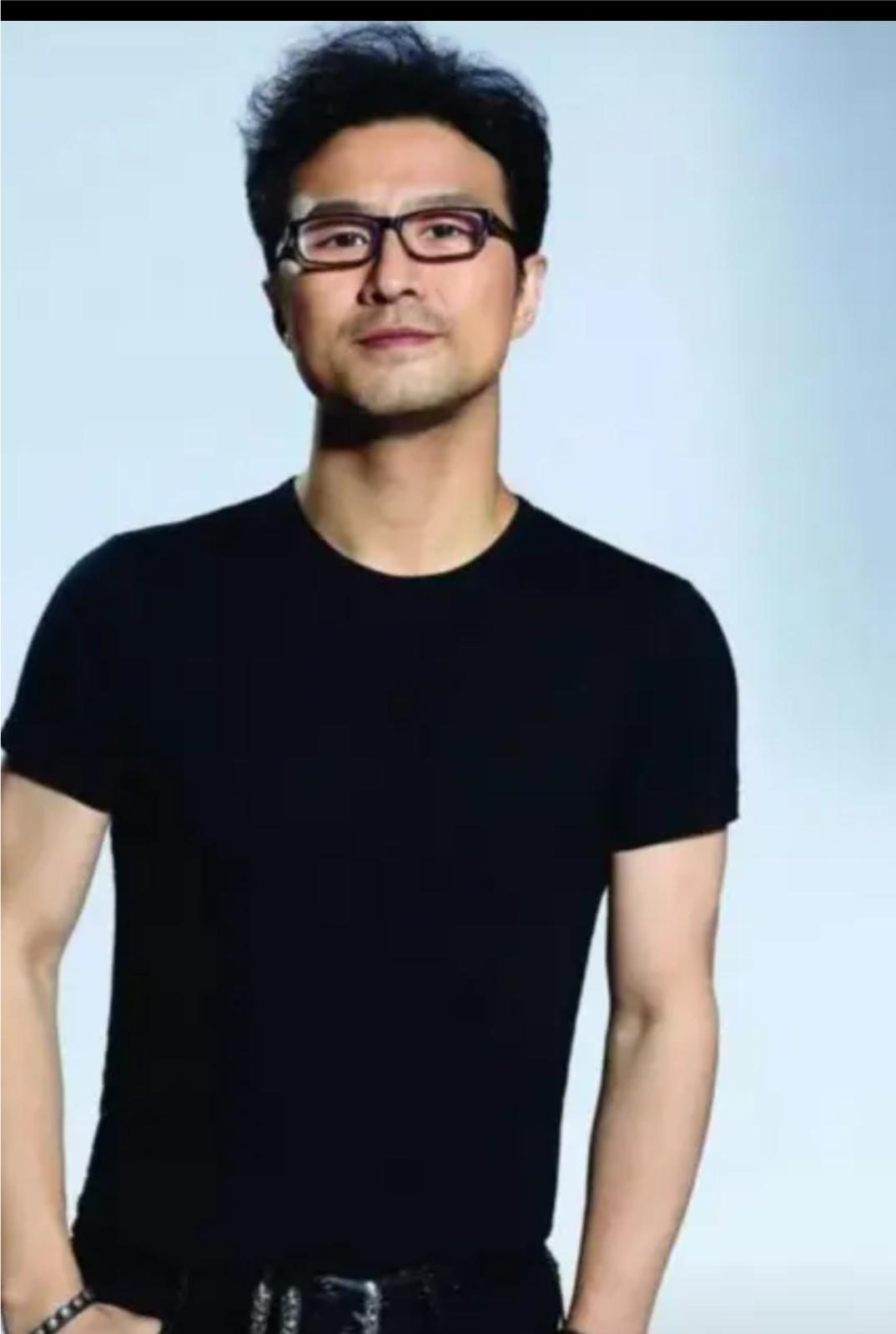 汪峰近坦言，他公司员工有1000余人，自从公司用AI 后，就裁员700人，这样降