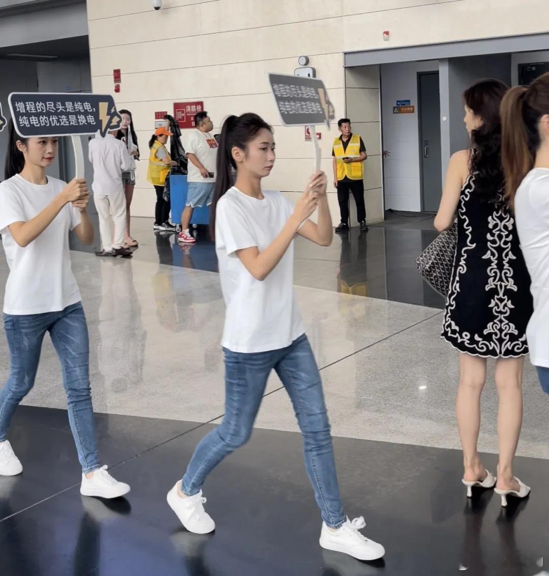 增程的尽头是纯电，纯电的优选是换电，2025 成都车展蔚来如是说。 ​​​