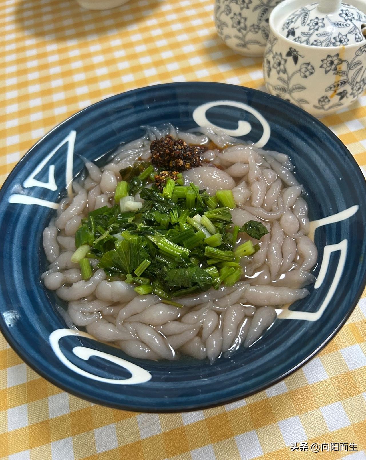 现在的孩子多难养
饭馆里的饭吃的多了
家里的饭就很难对胃口

前天晚上前夫带着孩