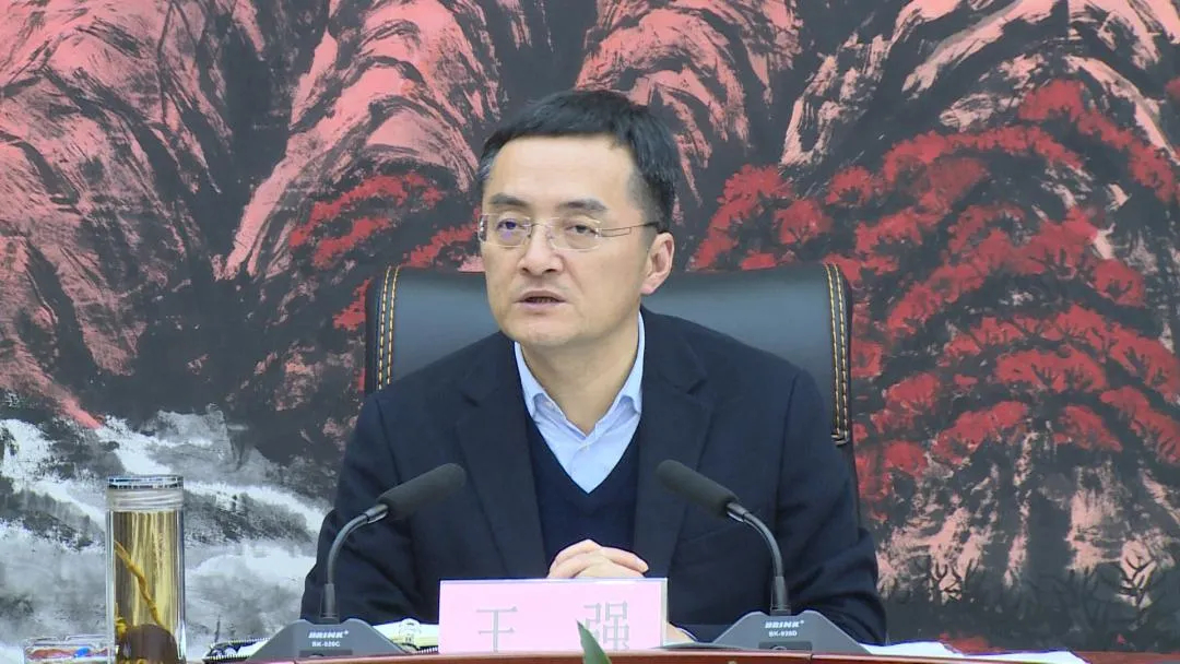 #副市长被查后挖出灰色产业链#【逮住一个南昌副市长，挖出一条灰色产业链】针对违反