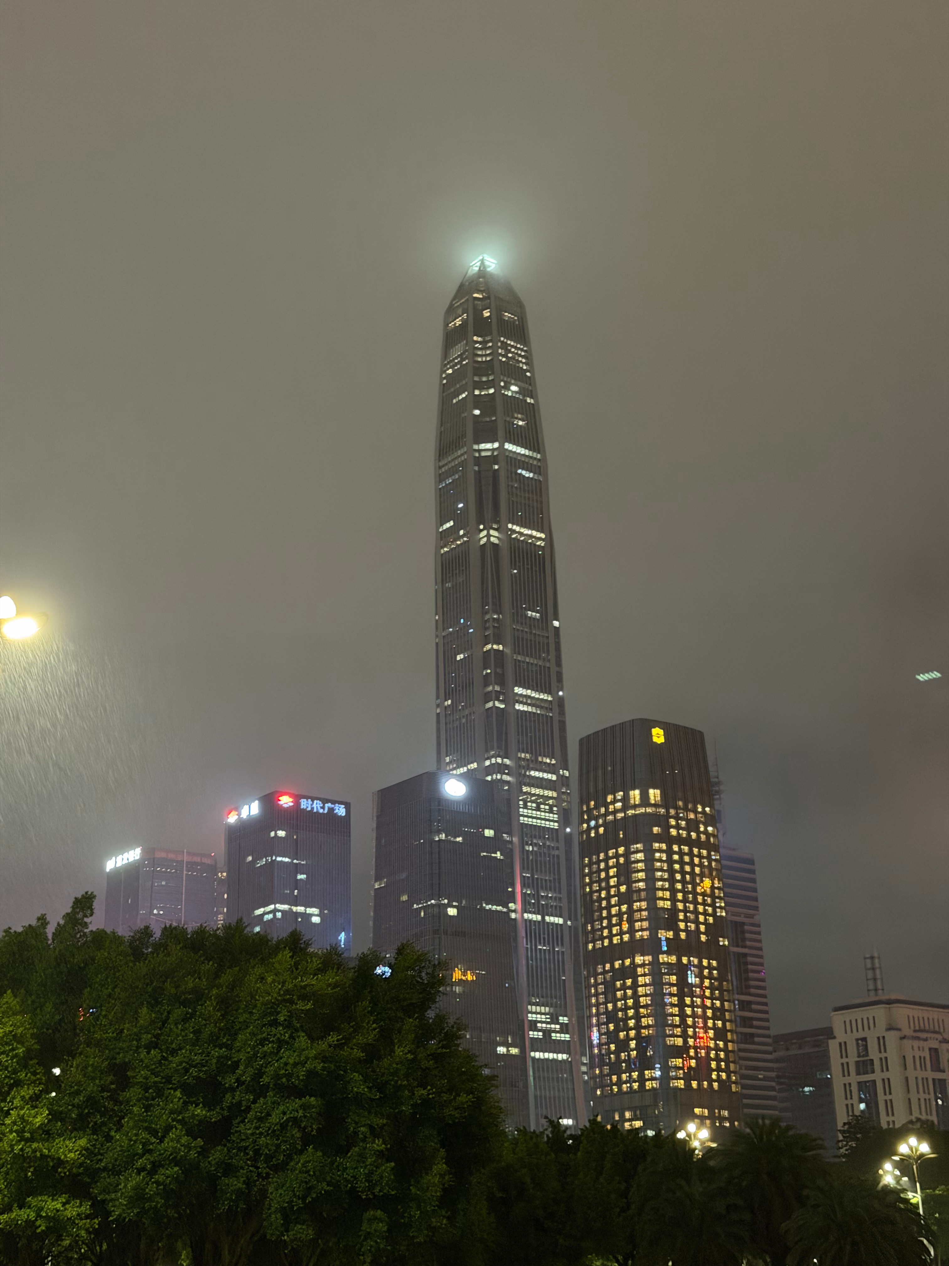 这雨下的，跟天塌了一样，龙舟雨没那么多吧 深圳·市民中心公园
