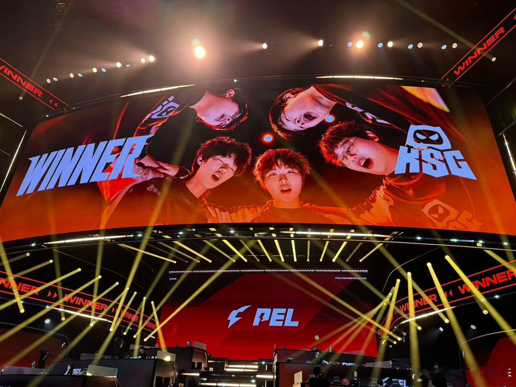 KSG总决赛首日登顶不得不说KSG今天状态真的拉满了，总决赛首日直接拿下二连鸡，