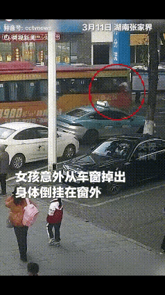 被央视点赞了！湖南张家界，下班高峰期，正在骑车下班回家的辅警，突然看到前方公交车