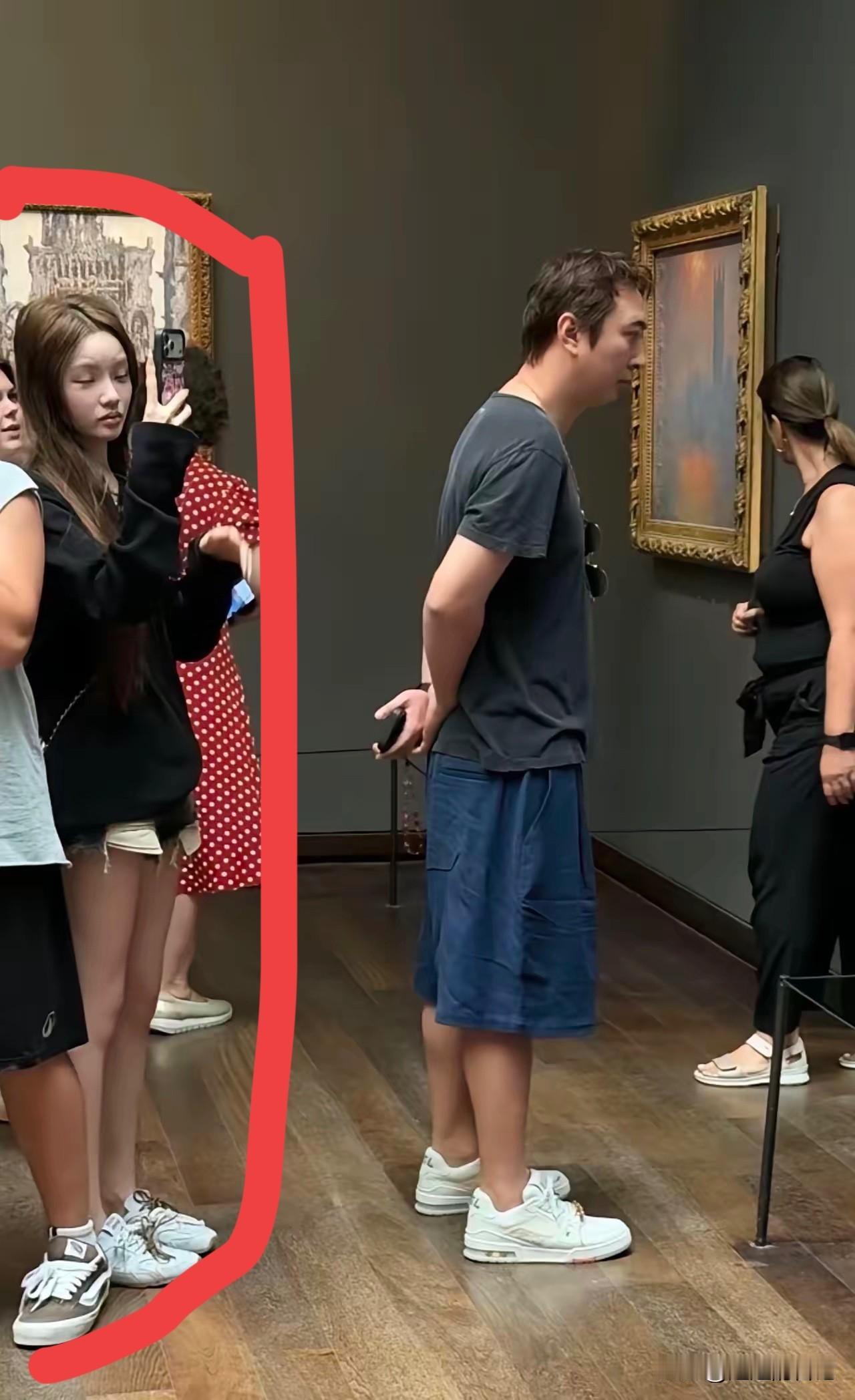 懒懒老了，从开始的萌萌的小美女，变成了玻尿酸支撑脸部胶原的中年妇女。

成熟感拉