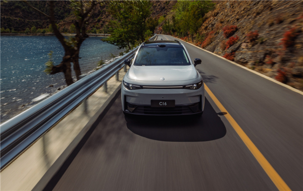 零跑汽车朱江明等增持超1亿港元，明年100万目标信心十足 