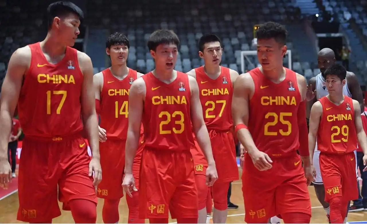 2026亚运会，中国男篮队的目标是夺冠。不过从分组和对手情况看，真正能给中国队制