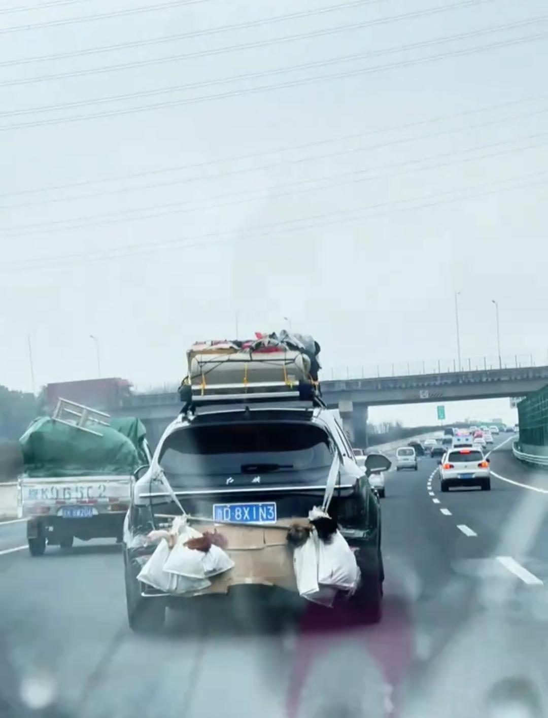 中国人对故土的眷恋是深深的刻在骨子里的！

特别是对于长时间在外地工作的人来说，