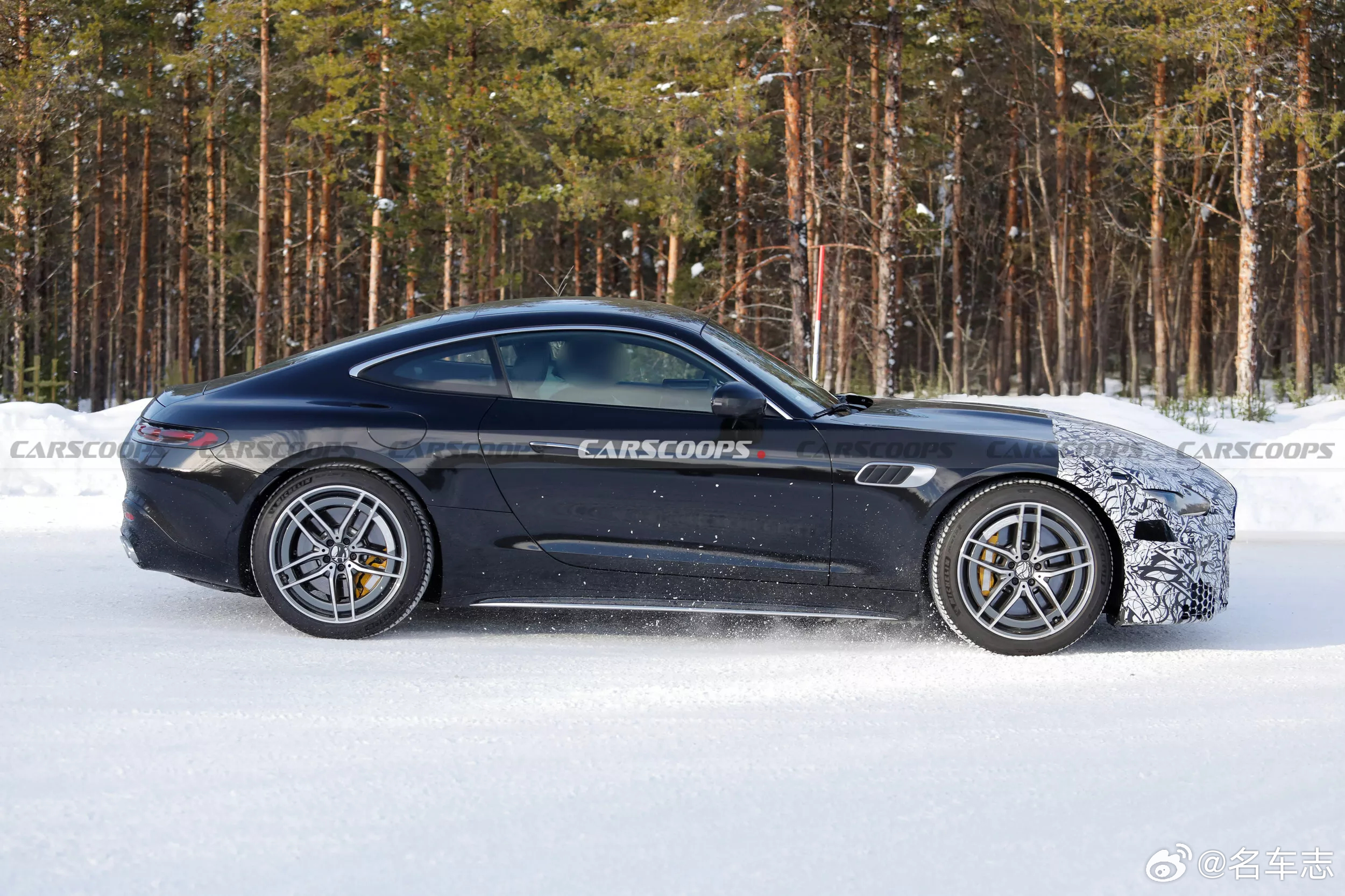 名车志谍照 【梅赛德斯-AMG正在为其旗舰双门跑车GT进行中期改款】新车配备了全