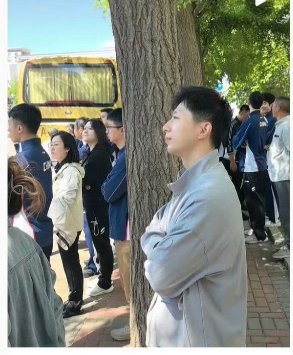 马龙许昕全程跟队备战世乒赛马龙无论走到哪里，走到了国际乒联公认的乒坛GOAT(历