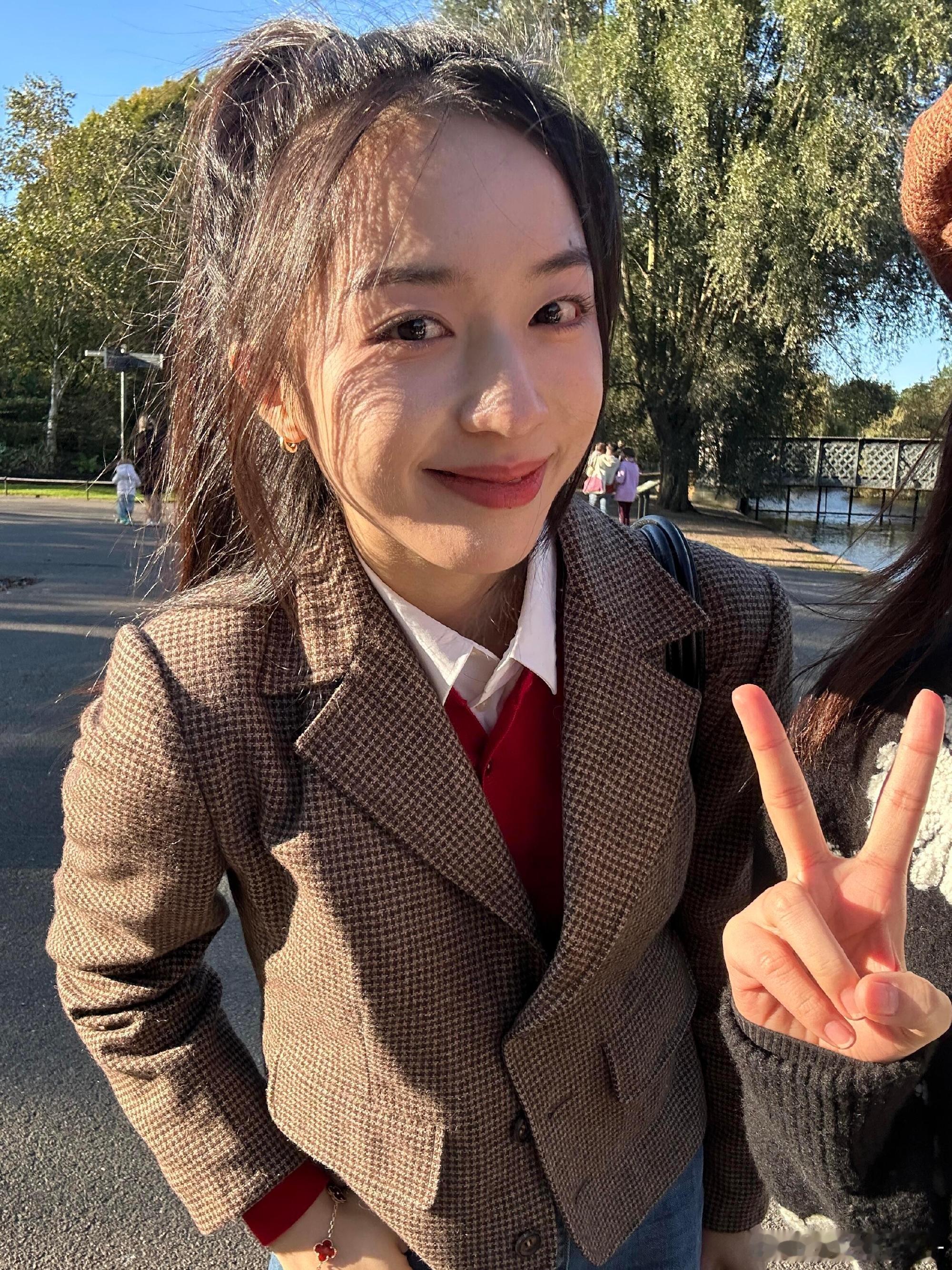 翁清雅被偶遇 真的很像周雨彤啊 ​​​