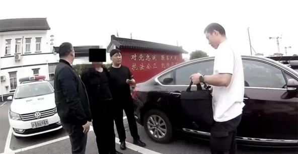 浙江台州，35岁男子与44岁女子发生性关系时，因对方嫌其饮酒后时间过长临时加价发