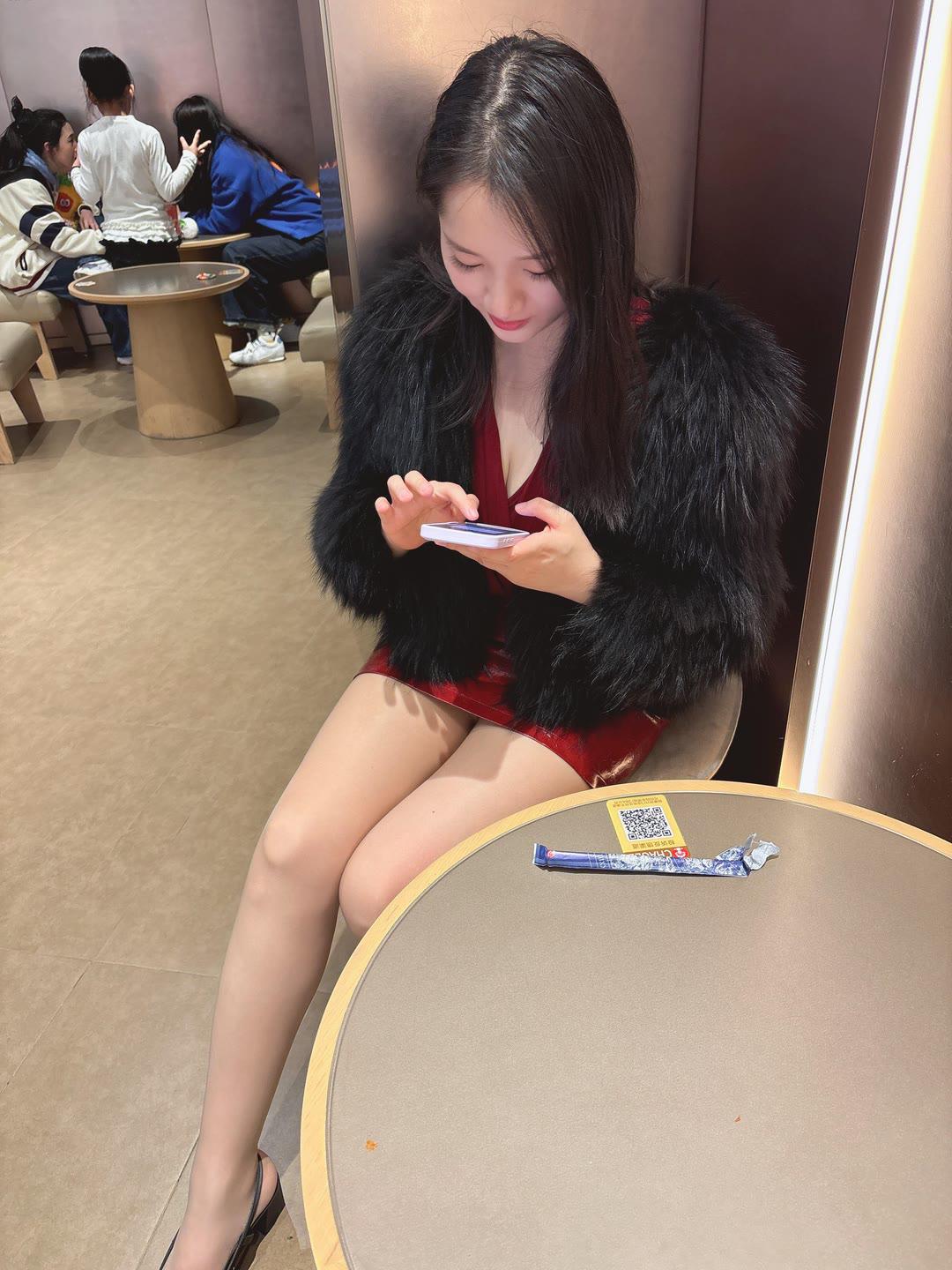 女生如何搭配服装能兼顾酷与美