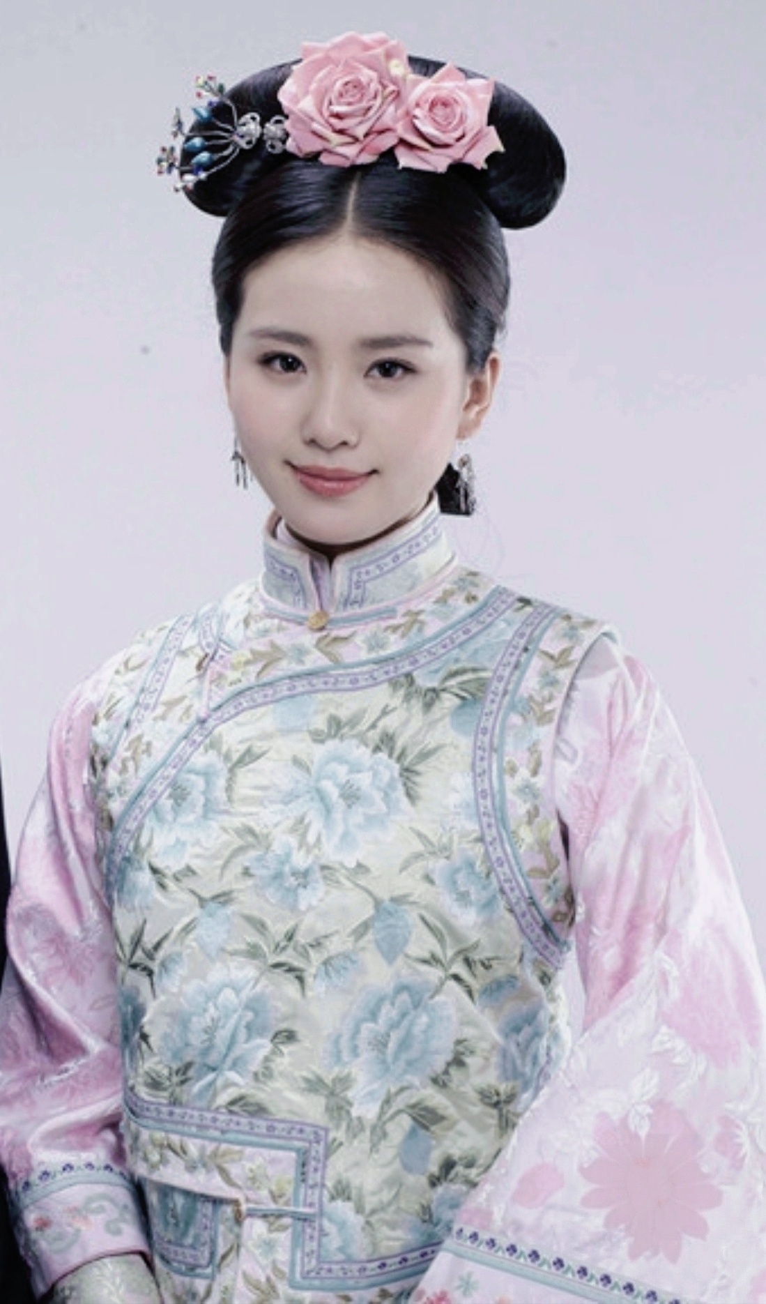 既是若曦又不是若曦前期若曦没有这么温婉后期若曦没有这么明媚刘诗诗演技是真好，剧里