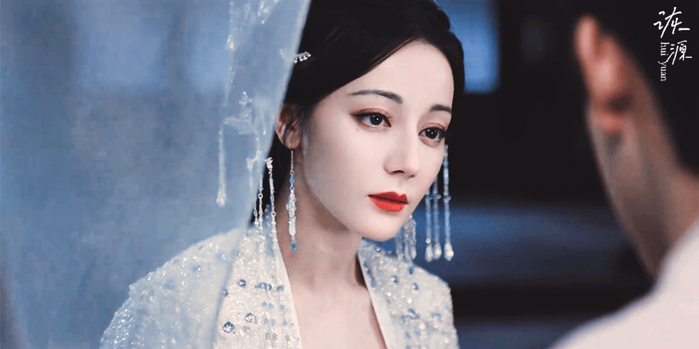 迪丽热巴 《白日提灯》贺思慕 / 动图▷EP29-07 中分+白衣-掀开帘子（预