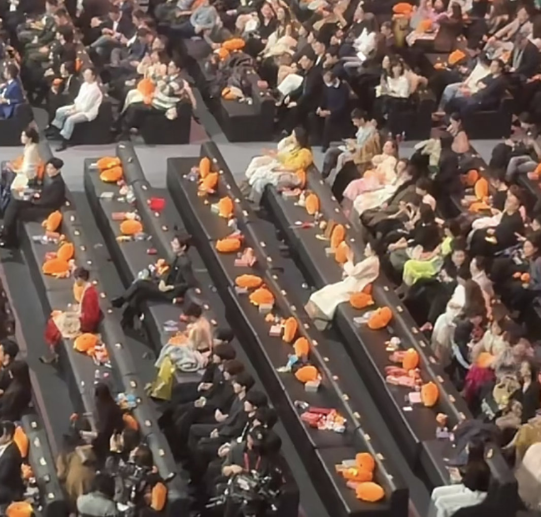 杨幂工作室突然喊话微博之夜主办方好有意思啊，有人知道具体发生了什么吗，有网友说杨