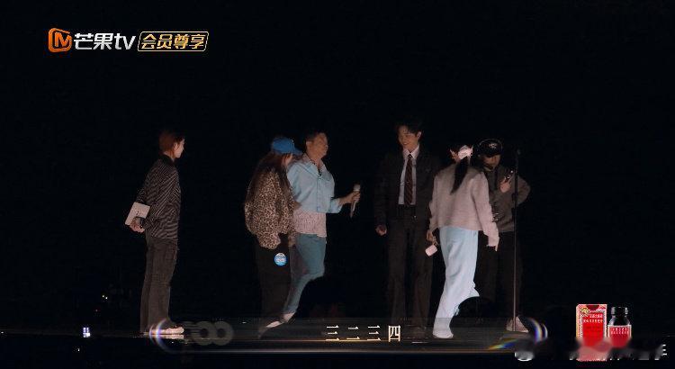 庾澄庆颜人中跳舞和费玉清学的吗 这1234的舞步也太魔性了！一扭一晃全是熟悉的味