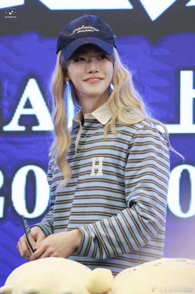 罗渽民女装这张脸真的就是做男做女都精彩暑期嘉年华 ​​​