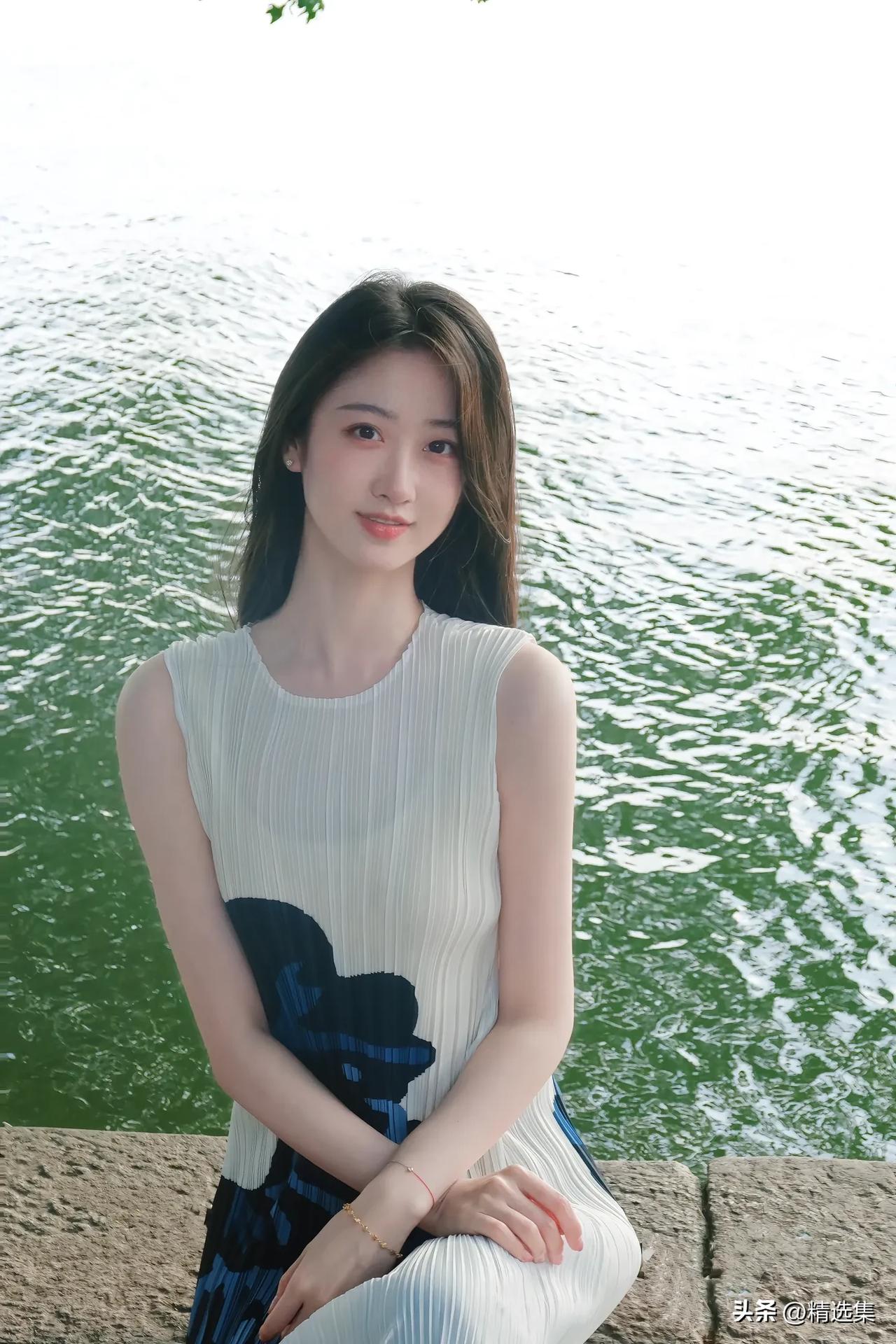 什么样的女人才能称得上有气质?
心态平和的女人也有独特气质。她们不会因为一点小事