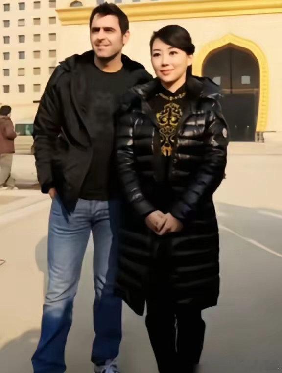 2013年底，身价千万英镑的斯诺克天才奥沙利文，跑到了山东兖州。 接他的，是潘晓